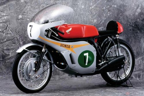 ド迫力!やっぱりバイクの「6気筒エンジン」は凄い?多いほどエラいというワケではないけれど…