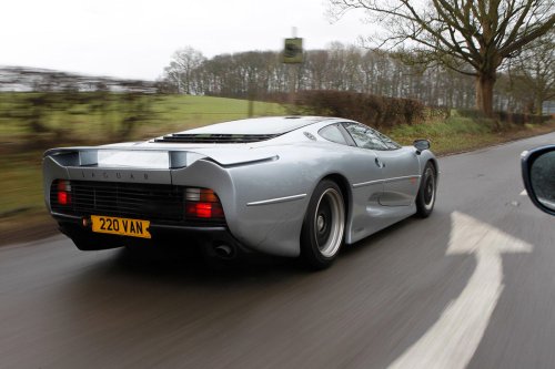 Jaguar XJ220: ¿Se maltrató este superdeportivo de los años 90?