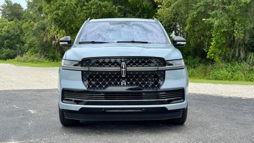SUV, Rolls-Royce, The long-lasting American luxury SUV that feels like a Rolls-Royce inside
