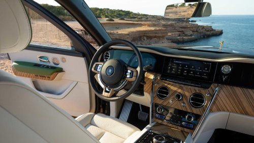 SUV, Rolls-Royce, The long-lasting American luxury SUV that feels like a Rolls-Royce inside