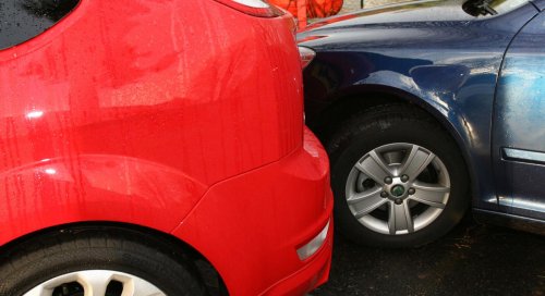 Golpes pequeños, reparaciones caras: la tecnología de los coches modernos ha encarecido mucho las reparaciones de chapa
