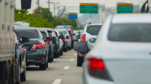 Is it harder to drive a manual car in traffic than an automatic?