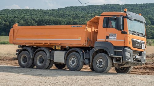 8 trucks that became famous for surviving impossible workloads