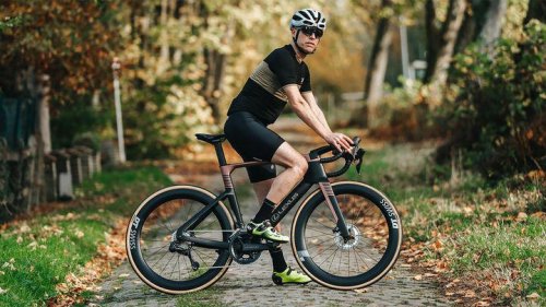Lexus se pasa a las dos ruedas con la Race Bike 2026: lujo, innovación y la bici más rápida de Ridley
