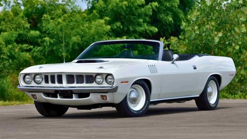 8 old-school V8 cars that still feel dangerous in the best way