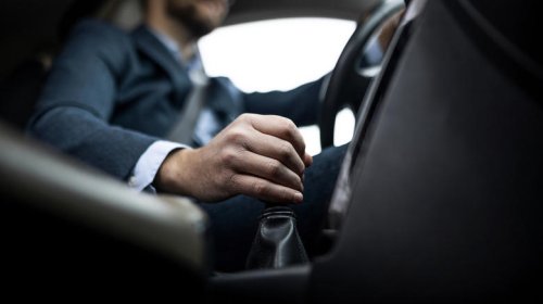 Is it harder to drive a manual car in traffic than an automatic?