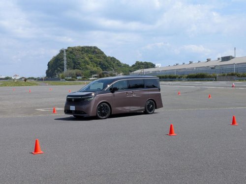 日産の新型エルグランドは大型ミニバンなのにユサユサしない!理由は?