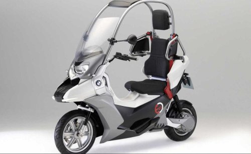 Este kit casero convierte la BMW C1 en un scooter eléctrico