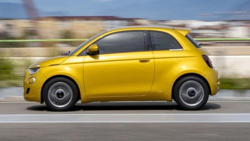 Pruebo el resucitado 500 gasolina con motor Firefly: sus 65 CV y cambio manual me han transportado a otra época