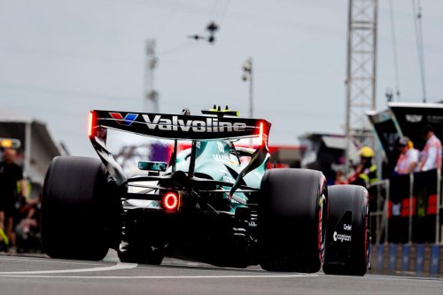 Aston Martin, Doble abandono de Fernando Alonso por una razón muy inusual, que acaba satisfecho con Aston Martin