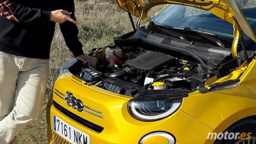 Pruebo el resucitado 500 gasolina con motor Firefly: sus 65 CV y cambio manual me han transportado a otra época