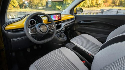 Pruebo el resucitado 500 gasolina con motor Firefly: sus 65 CV y cambio manual me han transportado a otra época