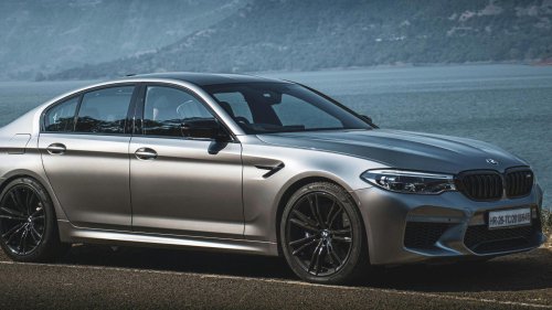 20 cars men drive that make women assume they're rich