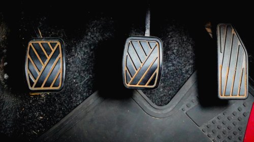 20 things you should never try to troubleshoot while driving