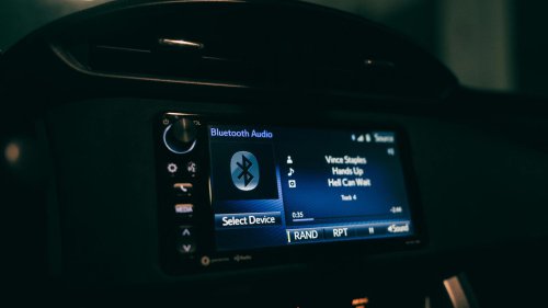20 things you should never try to troubleshoot while driving