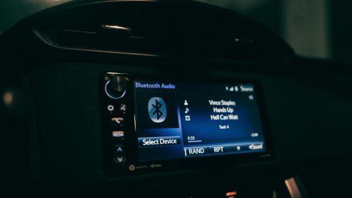 20 things you should never try to troubleshoot while driving