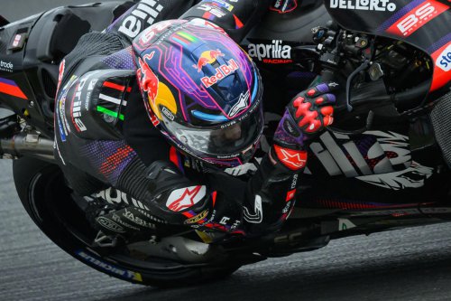 Martinator da el susto en un FP1 liderado por Álex Márquez