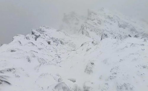 El Aizkorri amanece completamente nevado: cambios en el kilómetro vertical