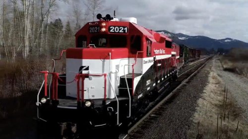 Does Cummins make train engines?