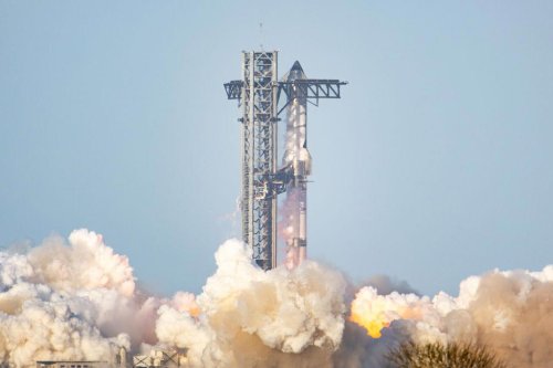 Twitter backers’ patience repaid with $100 billion SpaceX stake