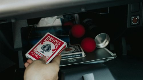 20 things you should never try to troubleshoot while driving