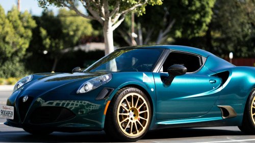 20 cars men drive that make women assume they're rich