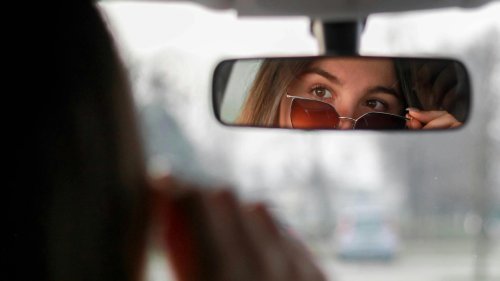 20 things you should never try to troubleshoot while driving