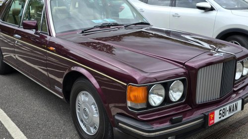 20 cars men drive that make women assume they're rich