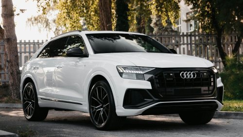 20 cars men drive that make women assume they're rich