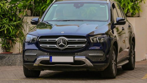 20 cars men drive that make women assume they're rich