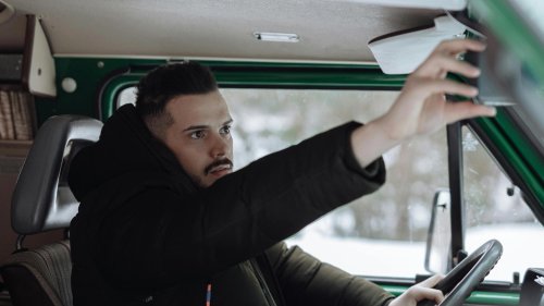 20 things you should never try to troubleshoot while driving