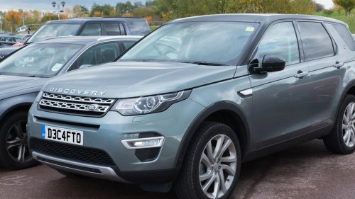 20 cars men drive that make women assume they're rich
