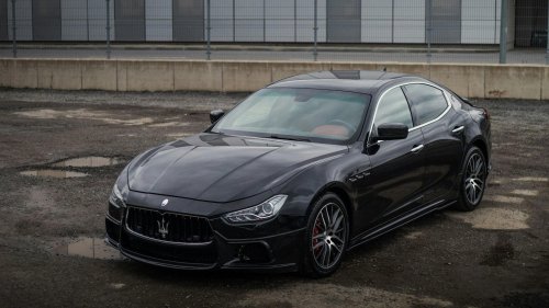 20 cars men drive that make women assume they're rich