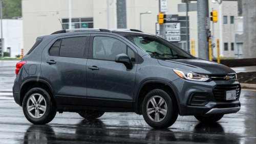 10 SUVs that aren’t as safe as you’d think &amp; 10 small cars with higher safety ratings