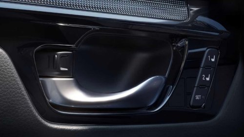 Honda’s most premium SUV trim takes on the Mercedes GLC