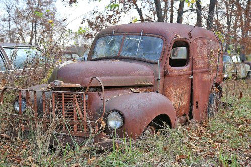 The junkyard gems of Lyon’s Vintage in Loretto, Kentucky