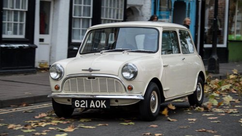 MINI, Fiat, Vuelve el MINI clásico: la marca prepara un modelo más pequeño que el Cooper para competir con el FIAT 500