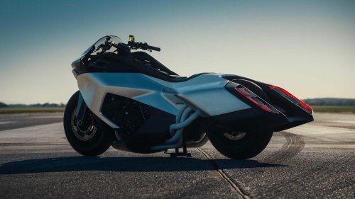 BMW Vision K18 debuts as a six-cylinder fever dream