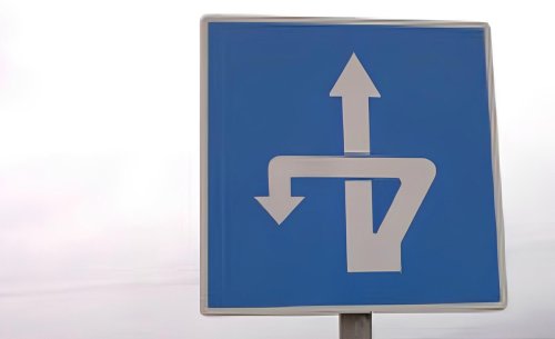 ¿Qué significa esta señal? El jeroglífico de la DGT que confunde a muchos conductores españoles