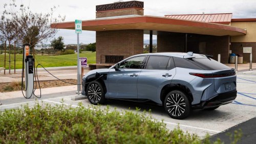 How the most reliable Genesis SUV compares to its closest Lexus rival