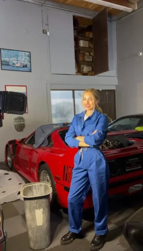 Ferrari, Ferrari F40, US woman restoring a Ferrari F40 after being inspired by the car from Ghostbusters sends message to all women wanting to get into working on cars
