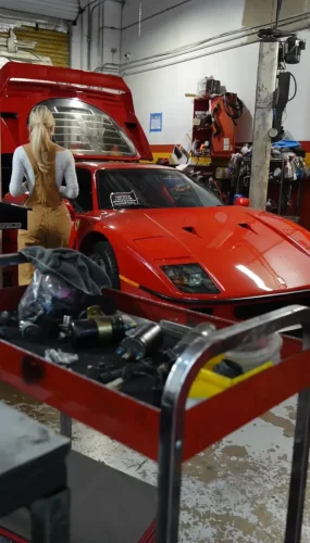 Ferrari, Ferrari F40, US woman restoring a Ferrari F40 after being inspired by the car from Ghostbusters sends message to all women wanting to get into working on cars