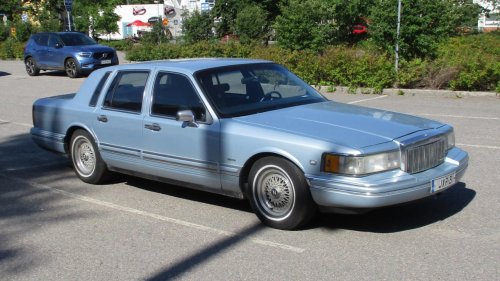 7 vehicles that were clearly built to last longer than expected
