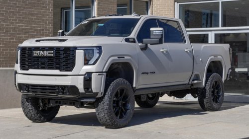 GMC, What are the differences between GMC's Denali and AT4 trims?