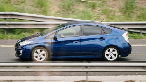 Here's how hybrid cars charge while driving