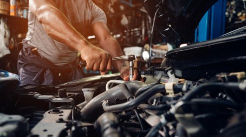 5 easy car repairs even beginner home mechanics can tackle