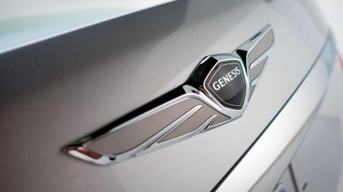 These two V8 engines launched luxury brands, here's how they compare