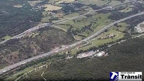 Un vehículo averiado en la Jonquera provoca 20 kilómetros de retenciones en la AP-7 y la N-II