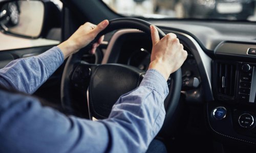¿Qué significa esta señal? El jeroglífico de la DGT que confunde a muchos conductores españoles