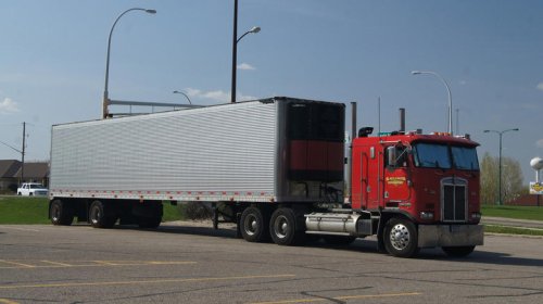 Why cab-over semi-trucks have nearly disappeared in America